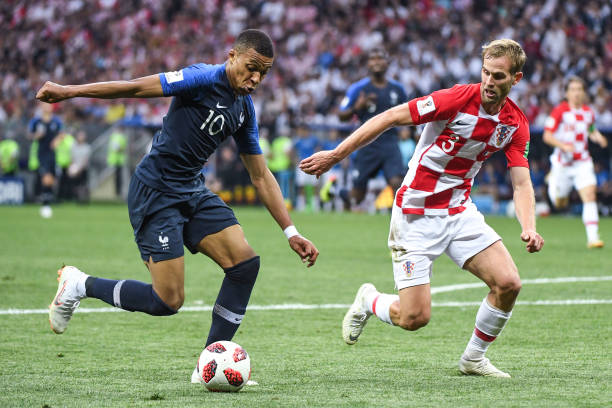 德国足球描 德国足球描